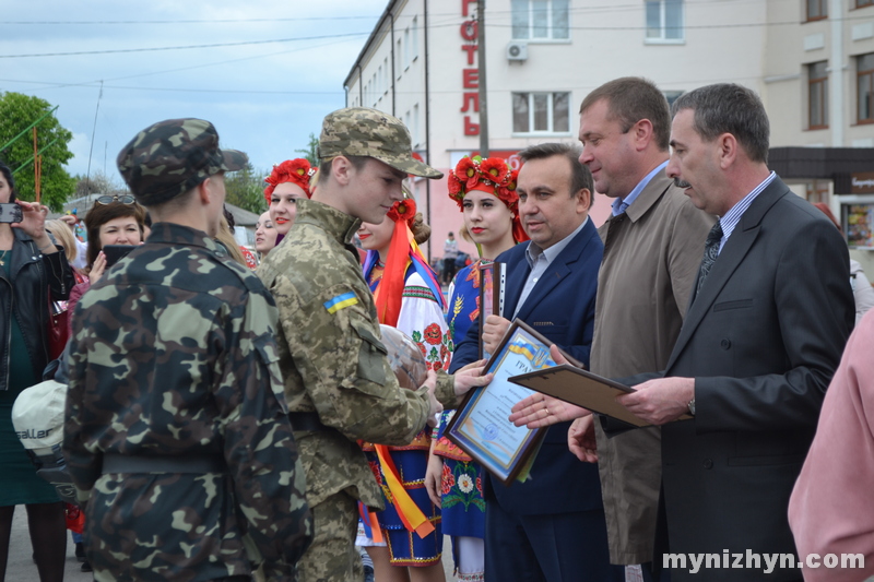 На площі вітали переможців міського етапу військово-патріотичної гри «Джура»