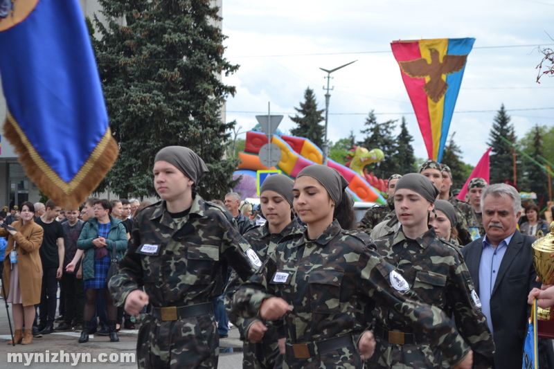 На площі вітали переможців міського етапу військово-патріотичної гри «Джура»