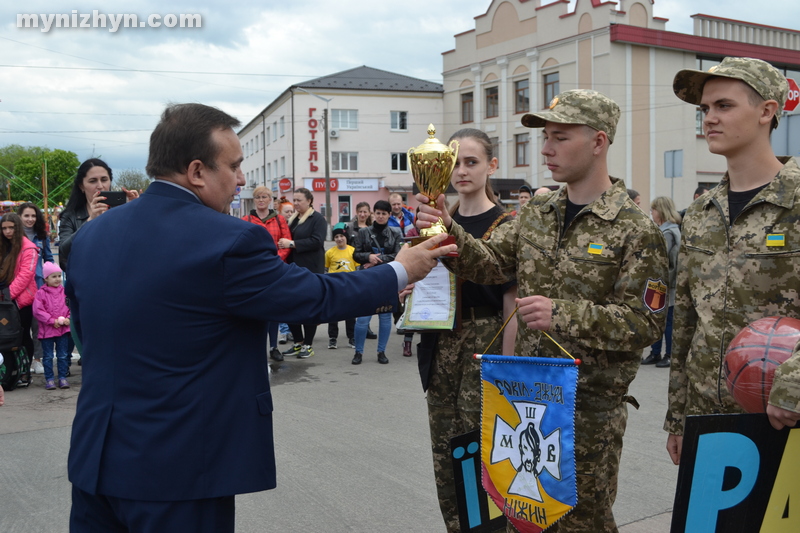 На площі вітали переможців міського етапу військово-патріотичної гри «Джура»