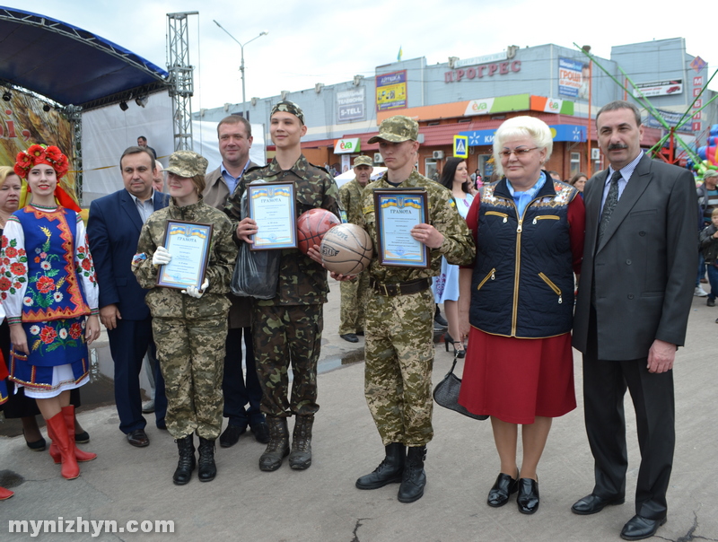 На площі вітали переможців міського етапу військово-патріотичної гри «Джура»