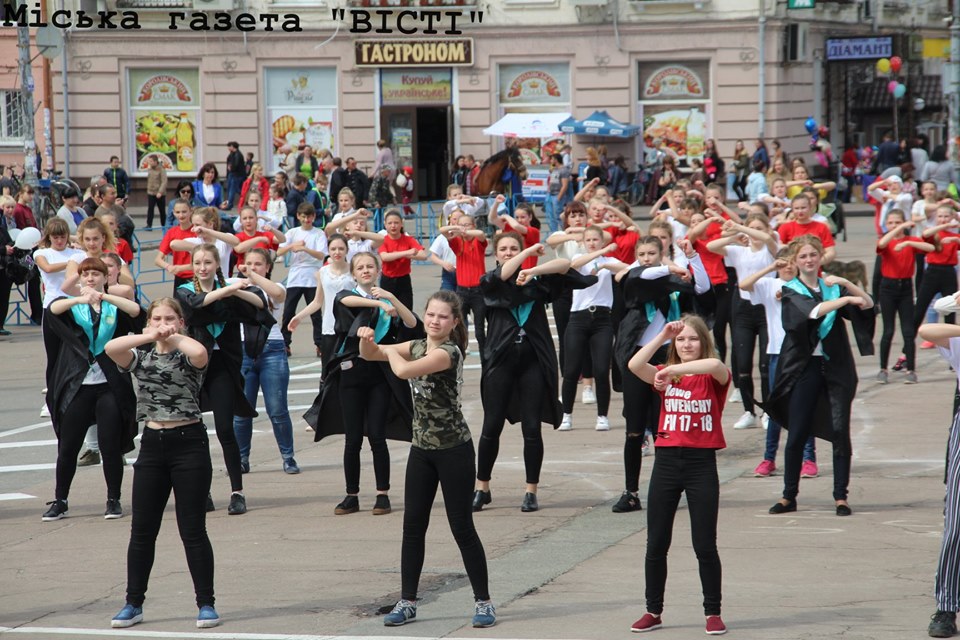 Як ніжинська молодь запалювала на «Майдан’s». Фото