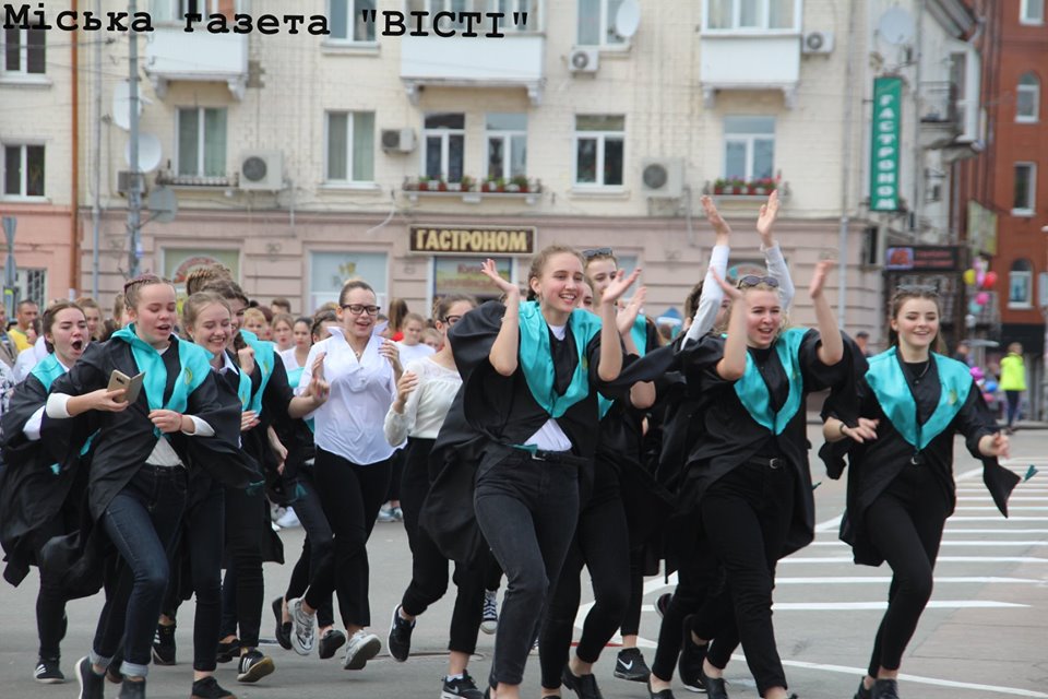 Як ніжинська молодь запалювала на «Майдан’s». Фото