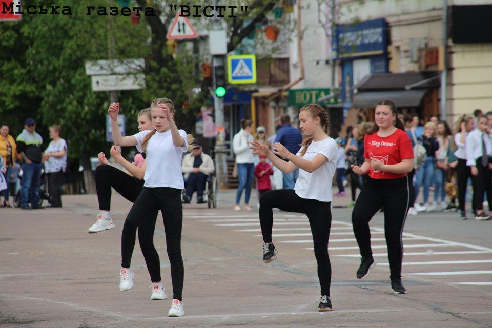 Як ніжинська молодь запалювала на «Майдан’s». Фото