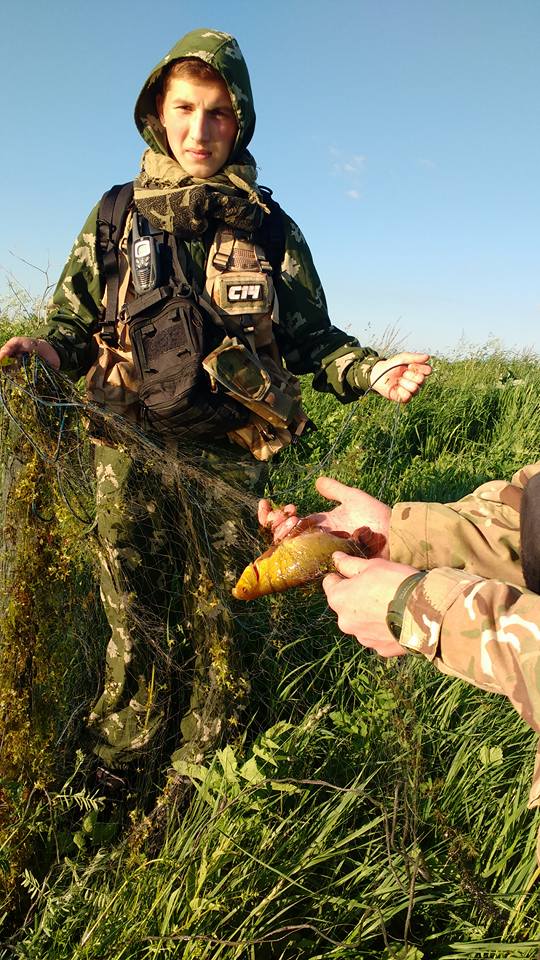 Активісти виявили і знищили браконьєрські сітки на річці Остер