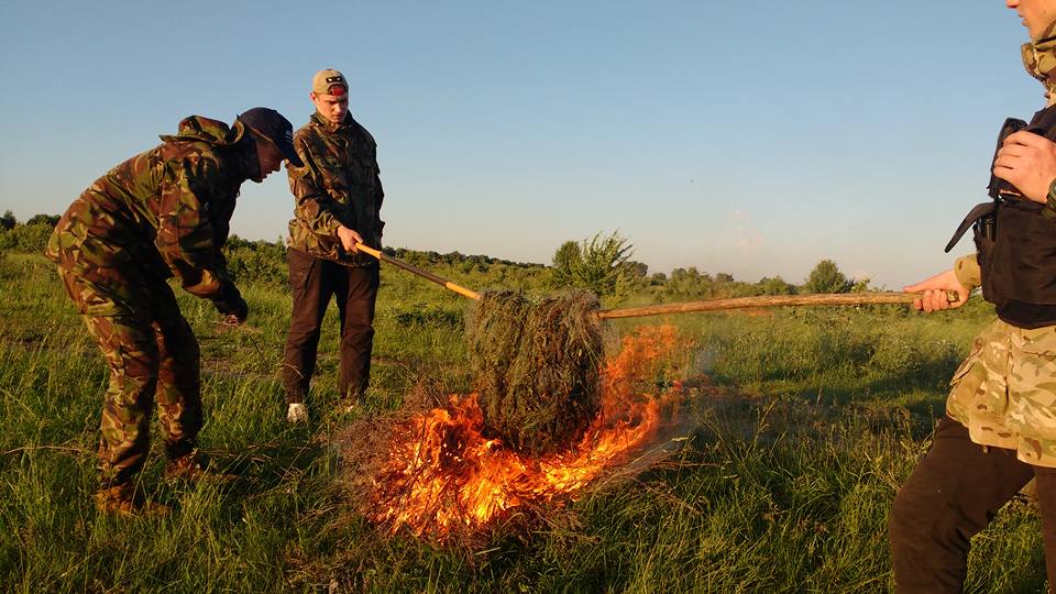 Активісти виявили і знищили браконьєрські сітки на річці Остер