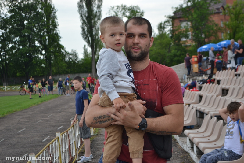 Дитячі велогонки на міському стадіоні: як це було. Фото