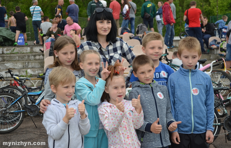 Дитячі велогонки на міському стадіоні: як це було. Фото