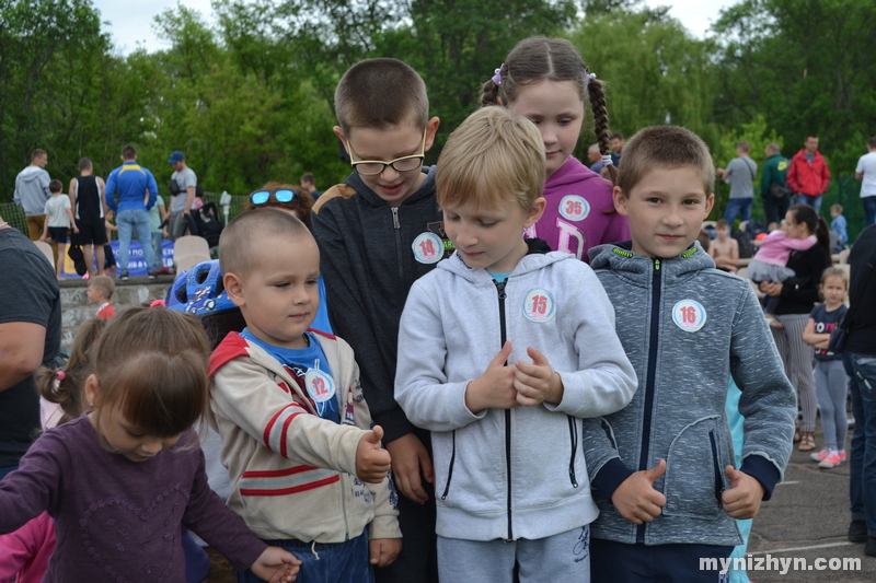 Дитячі велогонки на міському стадіоні: як це було. Фото