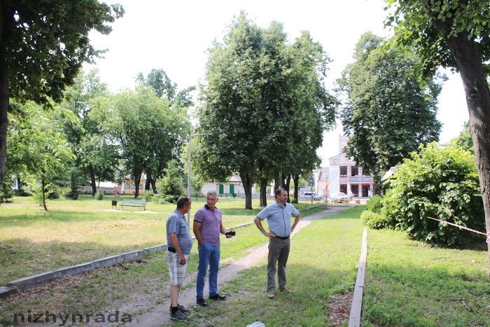 У Театральному сквері вже встановлюють майданчик «Корабель»