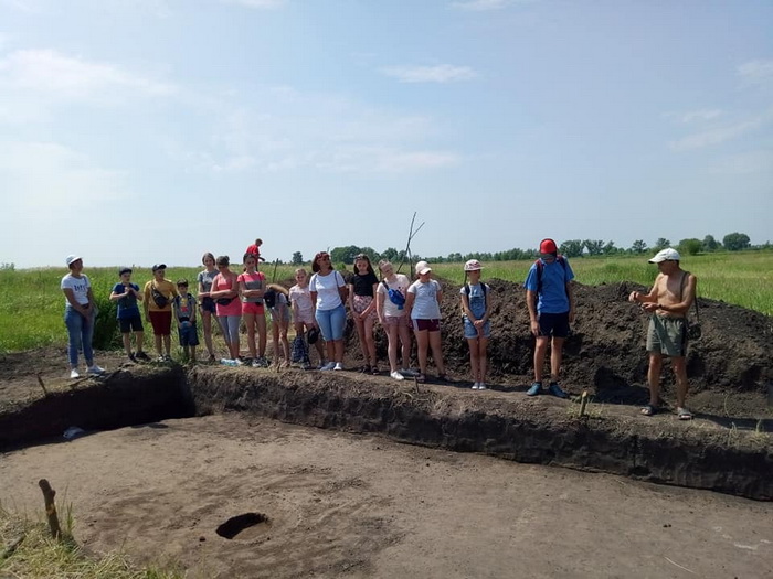 Понад 240 дітей побували літніми археологами