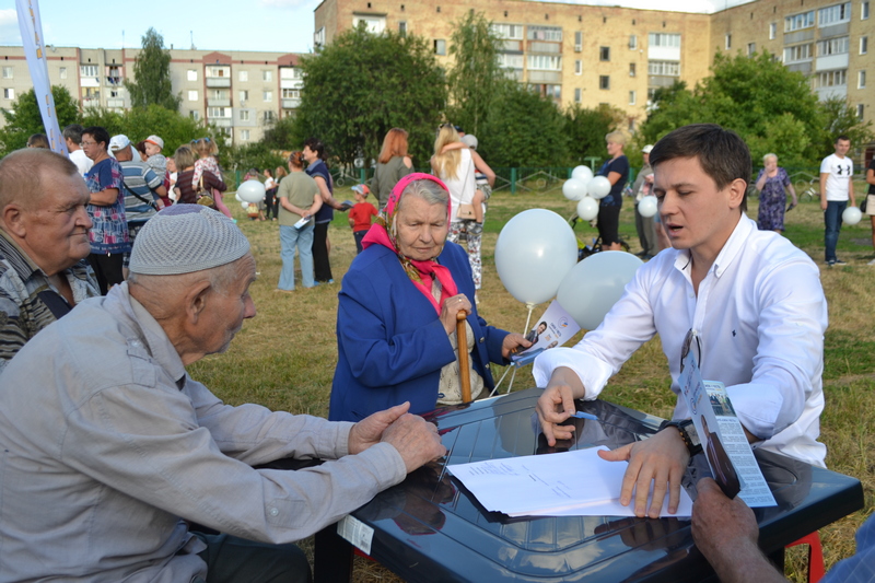 Скоріш усі на сусідський пікнік до Олександра Харченка!