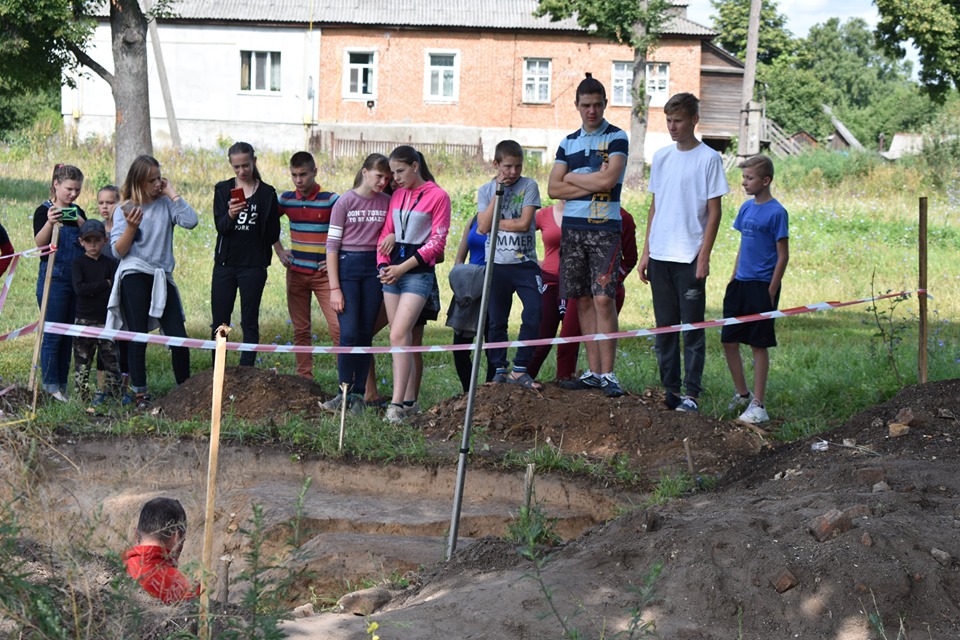 Мандри у часі від ніжинських археологів