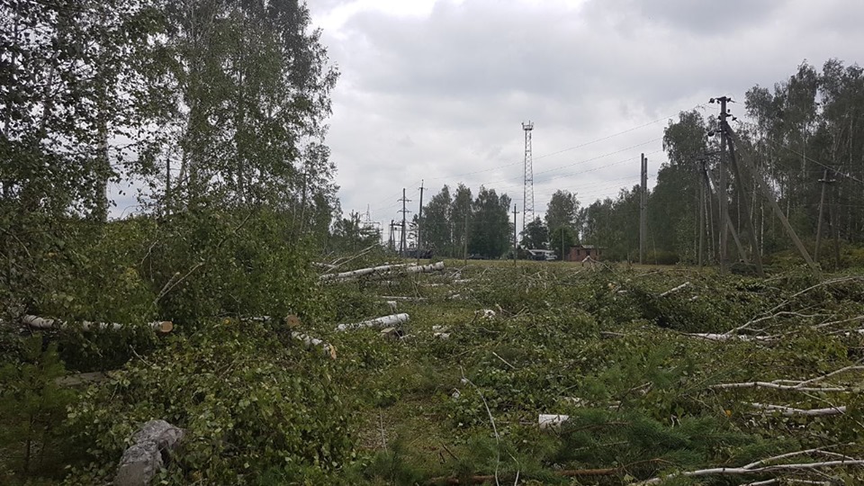 Енергетики долають наслідки стихії. Фото