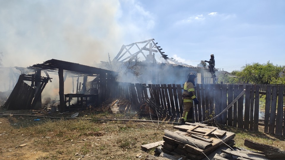 На Чернігівщині під час пожежі врятували двох маленьких дітей