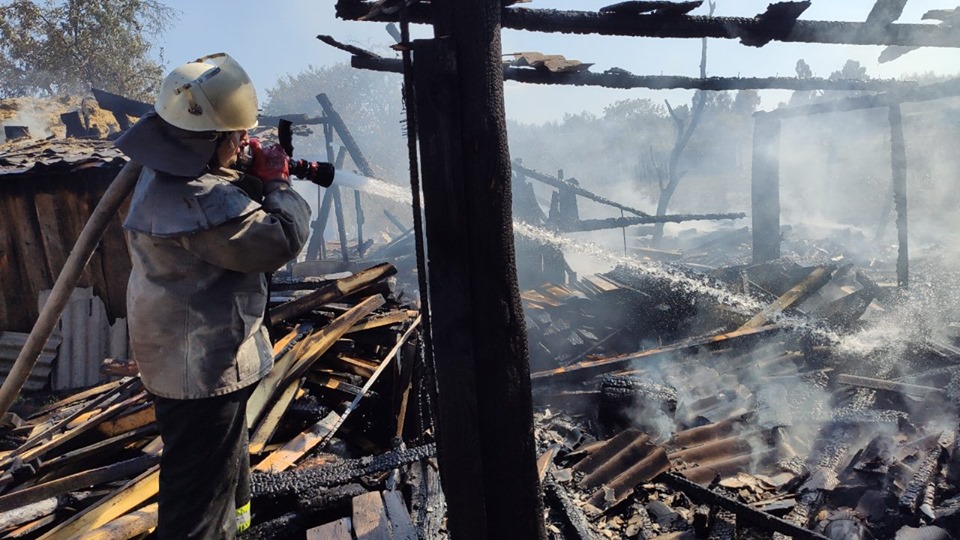 На Чернігівщині під час пожежі врятували двох маленьких дітей