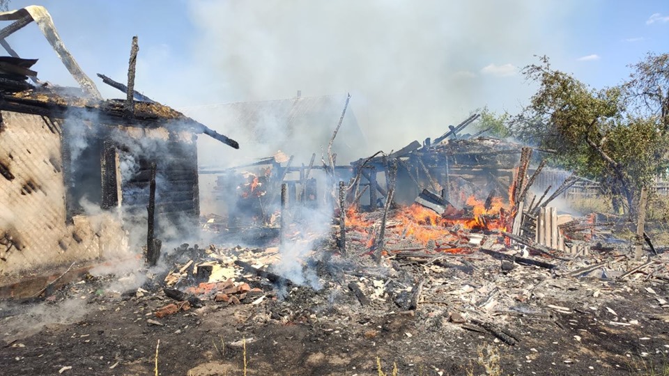 На Чернігівщині під час пожежі врятували двох маленьких дітей