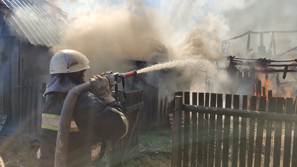 На Чернігівщині під час пожежі врятували двох маленьких дітей