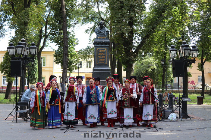 У сквері Гоголя відбулось свято для людей поважного віку. Фото