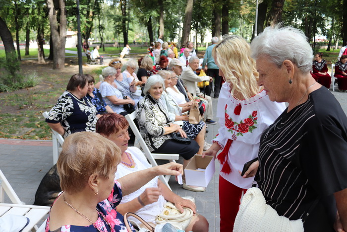 У сквері Гоголя відбулось свято для людей поважного віку. Фото