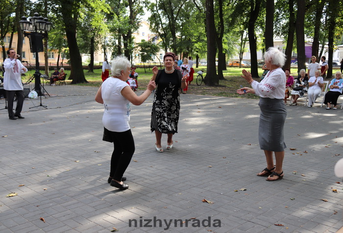 У сквері Гоголя відбулось свято для людей поважного віку. Фото