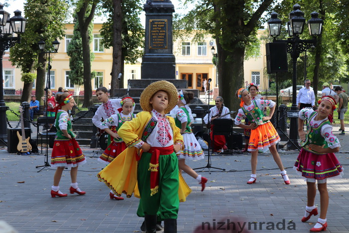 У сквері Гоголя відбулось свято для людей поважного віку. Фото