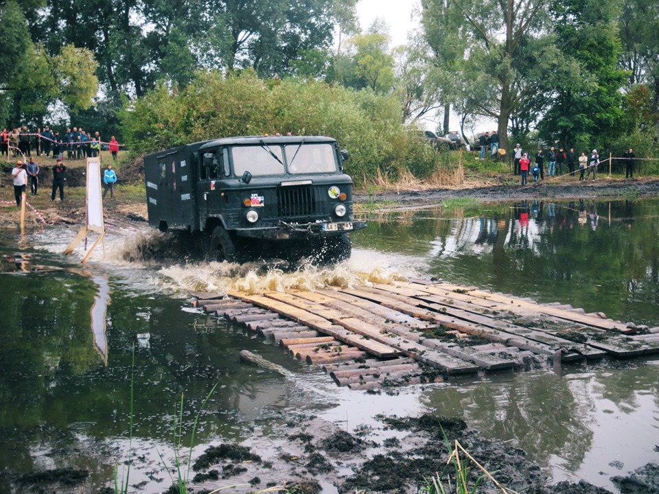 Треті драйвові змагання позашляховиків у Бобровиці