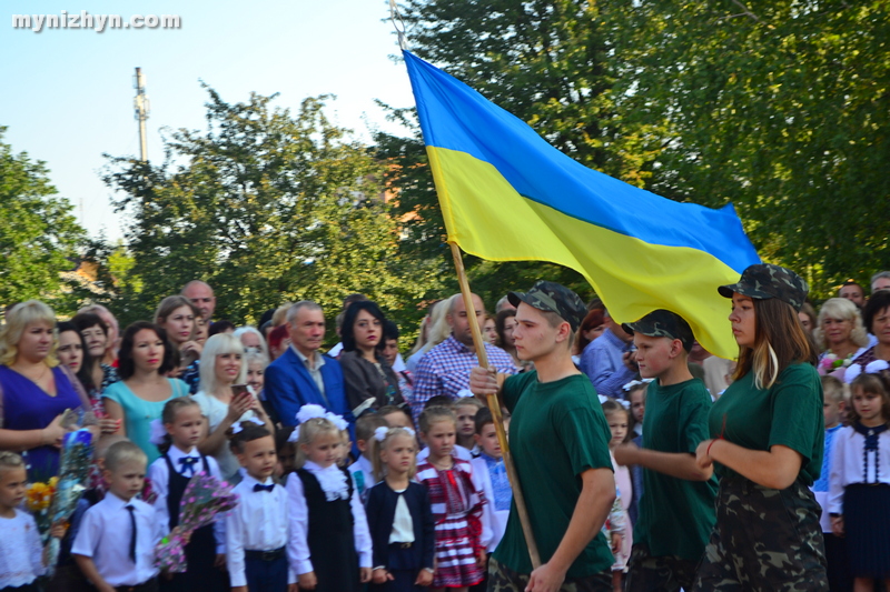 Пролунав шкільний дзвоник у гімназії №3 та в НВК №16 «Престиж». Фото