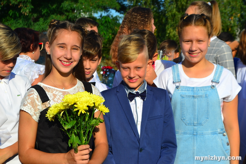 Пролунав шкільний дзвоник у гімназії №3 та в НВК №16 «Престиж». Фото