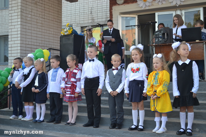 Пролунав шкільний дзвоник у гімназії №3 та в НВК №16 «Престиж». Фото