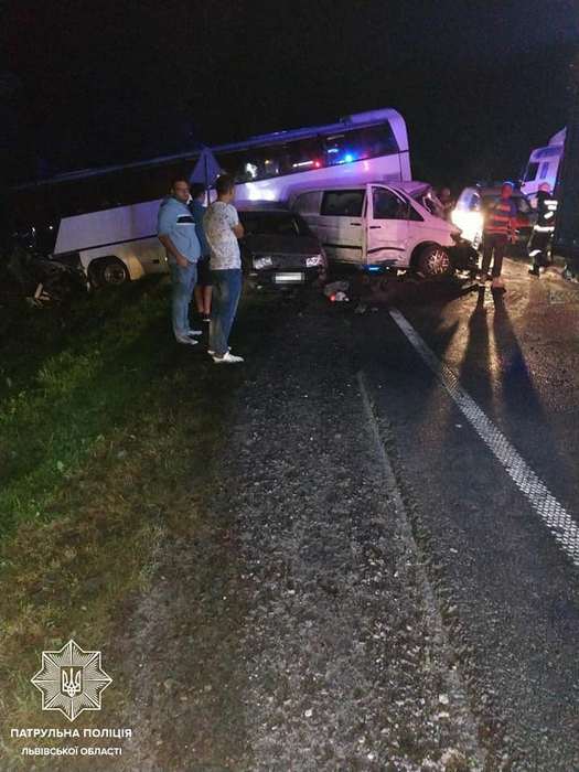 Автобус з дітьми з Чернігівщини потрапив в аварію на Львівщині