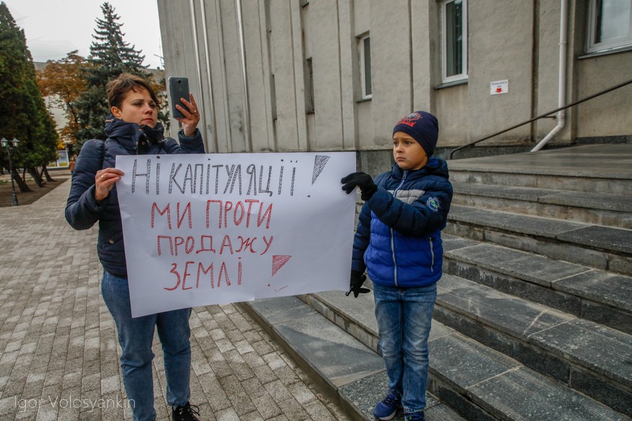 У Ніжині протестують проти «формули Штайнмаєра». Фото