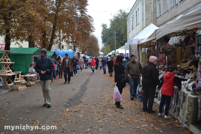 Ніжин вже ярмаркує: Гоголівська у вирі подій. Фото