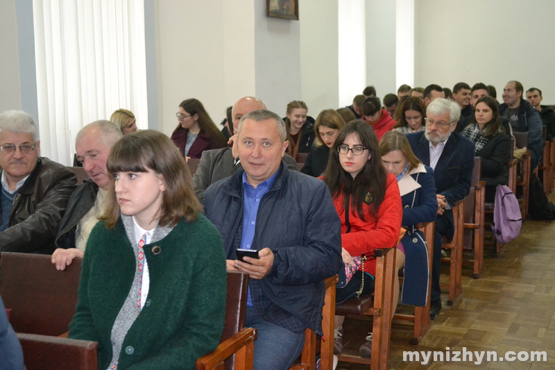 Зустріч із культовим письменником: Василь Шкляр завітав у Ніжин