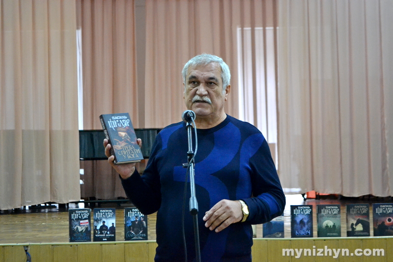Зустріч із культовим письменником: Василь Шкляр завітав у Ніжин
