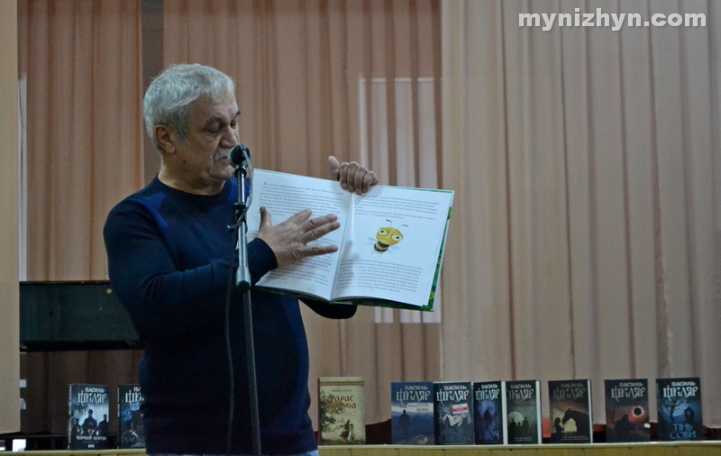 Зустріч із культовим письменником: Василь Шкляр завітав у Ніжин