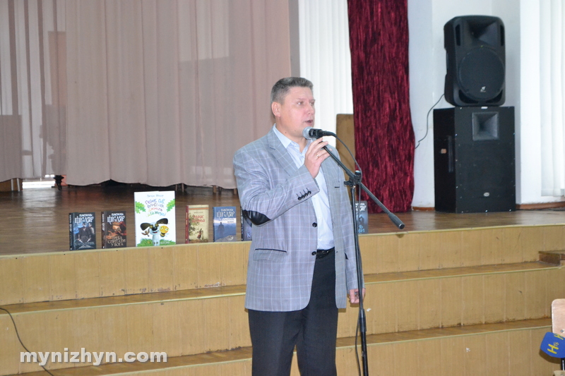 Зустріч із культовим письменником: Василь Шкляр завітав у Ніжин
