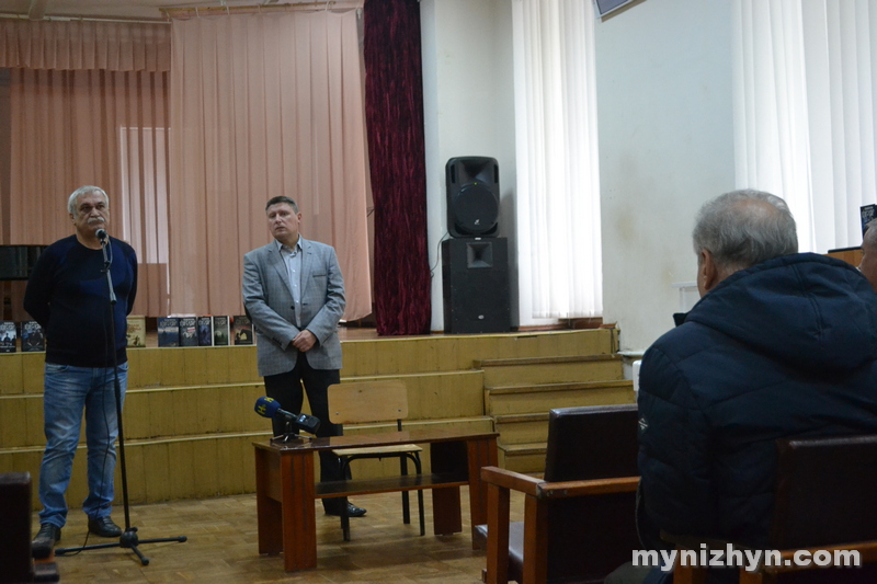 Зустріч із культовим письменником: Василь Шкляр завітав у Ніжин