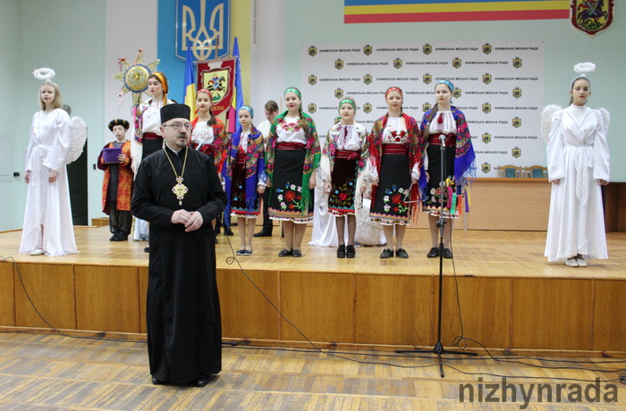 До міської ради завітав Різдвяний вертеп