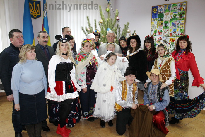 Як ніжинці і в міськраді, і в супермаркеті щедрували. Фото і відео