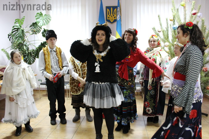 Як ніжинці і в міськраді, і в супермаркеті щедрували. Фото і відео