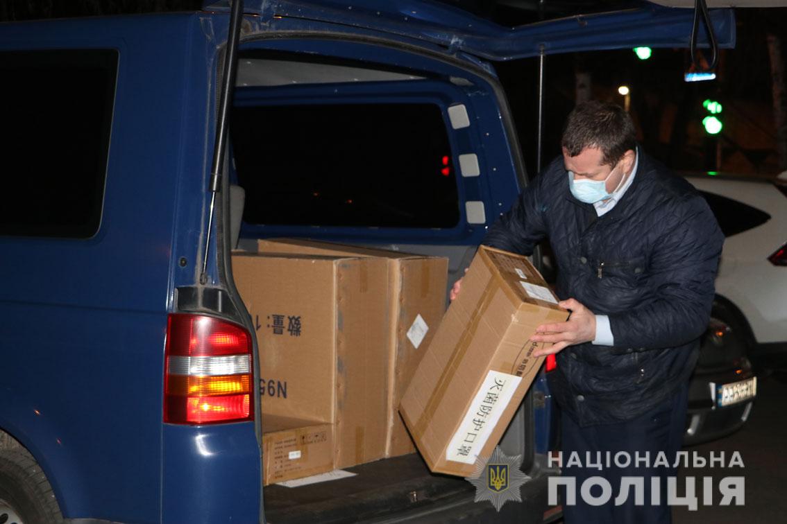 Поліція доставила на Чернігівщину експрес-тести та засоби захисту для медиків і підрозділів (Фото)