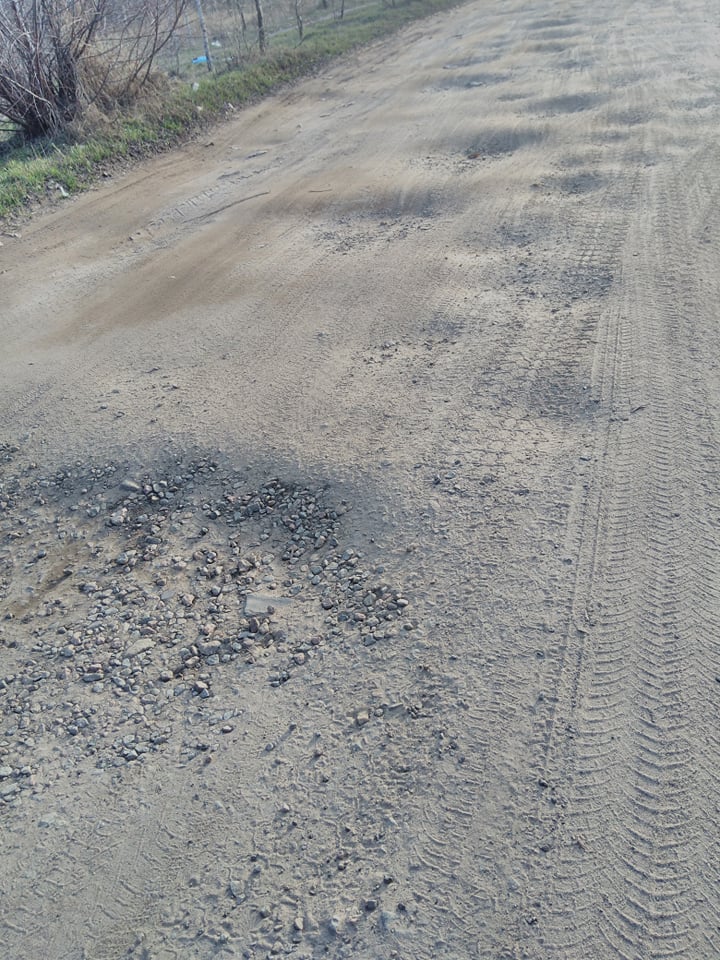 Найгірша дорога в Чернігові: водії маршрутки жаліються на «вулканічне» покриття (Фото)
