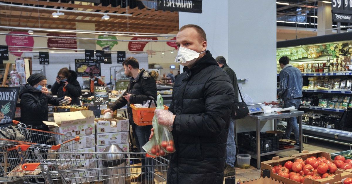 Коронавірус в Україні: Кабмін наполягає, щоб українці носили маски на вулиці - Укрaїнa - TCH.ua