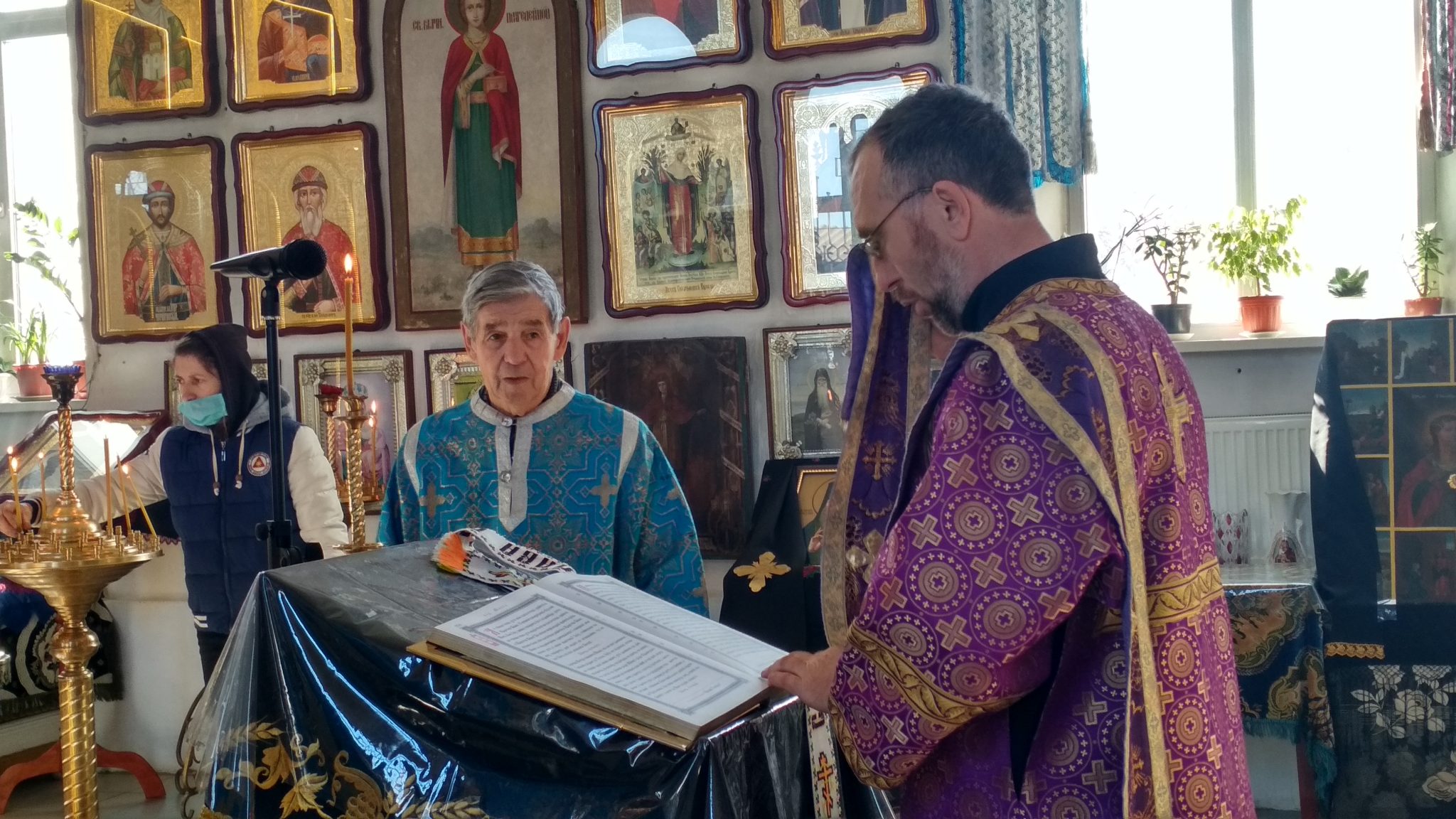 Службу Божу можна слухати на подвір’ї храму святої Покрови