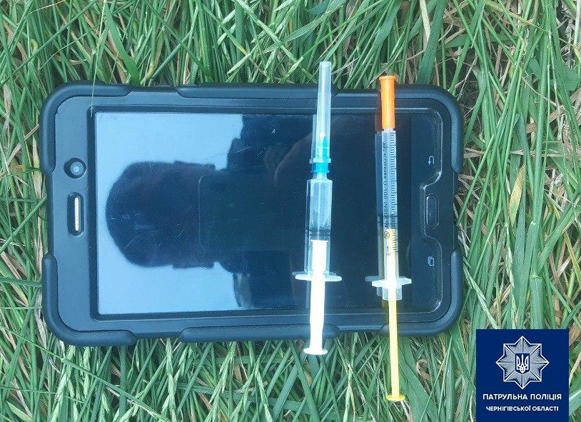 У 31-річної чернігівки патрульні виявили два шприци з наркотиками