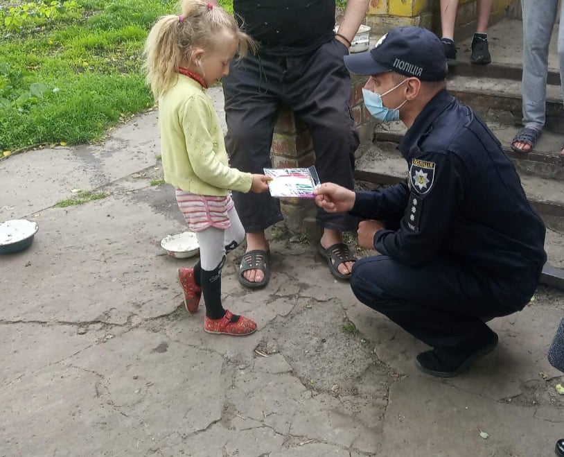 Працівники  поліції привітали дітей